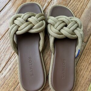 New in box! Rothy’s The Summer Sandal in Golden Sun size 7.5